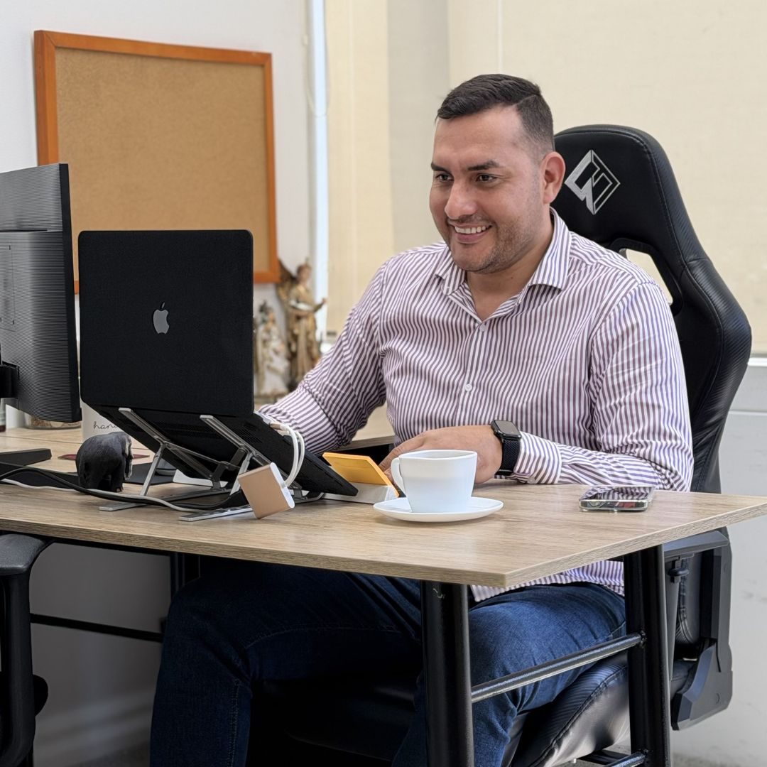 Javier Marín — Contador Público Director